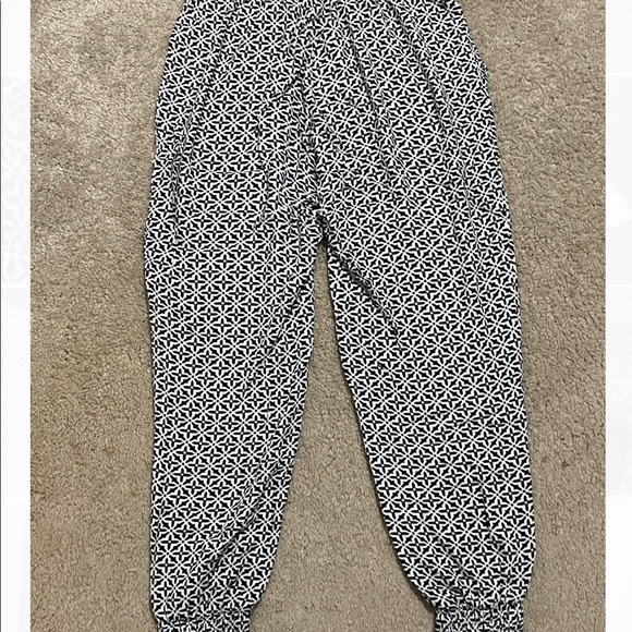 H&M Pattern Pants - Picture 2 of 3